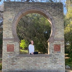 Meet your Posher, Layla